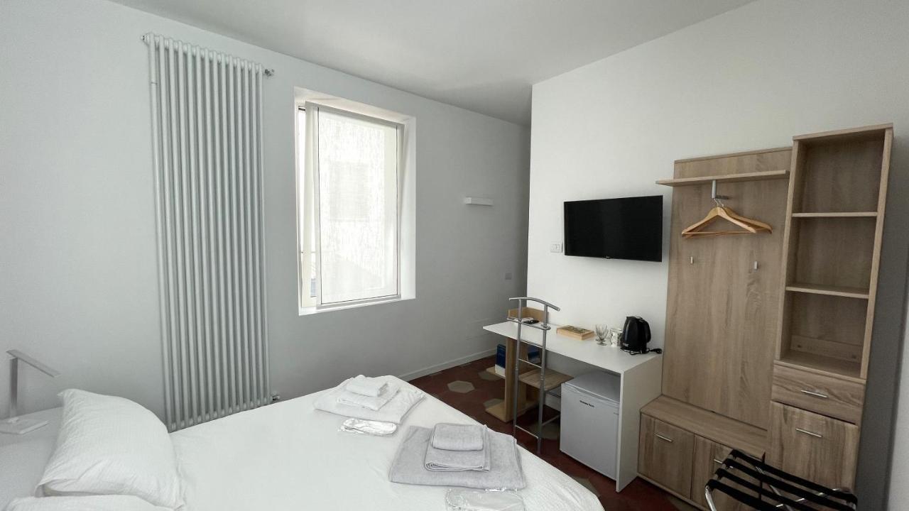 Santa Vincenza - Suite Indipendente Lovere Buitenkant foto